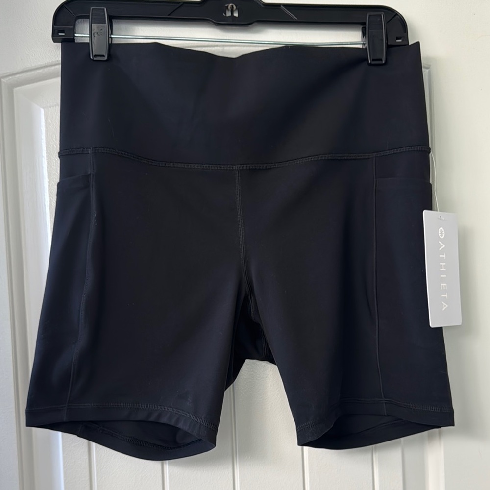 Athleta Black Salutation Short 7 inch Size Large
